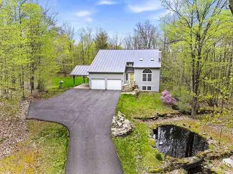 84 Long Pond Dr, Milton, VT 05468