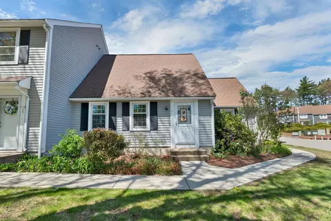 2 Aspen Ln #166, Merrimack, NH 03054