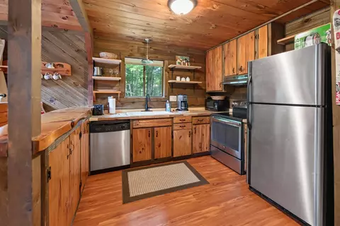 Kitchen - 48 Upper Highlands Loop, Dover, VT 05356 photo 1 of 2