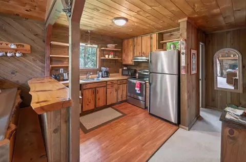 Kitchen - 48 Upper Highlands Loop, Dover, VT 05356 photo 2 of 2
