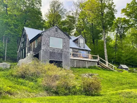 104 Johnny Cake Hill Ln, Readsboro, VT 05350