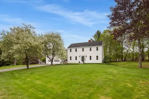 3 Coach Rd, Stratham, NH 03885