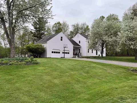 3 Coach Rd, Stratham, NH 03885