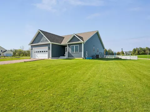 Exterior - 49 Hill Rd, South Hero, VT 05486 photo 1 of 4