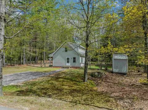 37 Smith St, Plymouth, NH 03264
