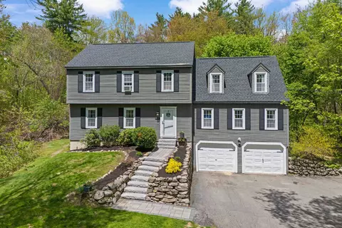 23 Hitching Post Ln, Bedford, NH 03110
