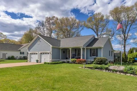 9 Marshview Cir, Seabrook, NH 03874