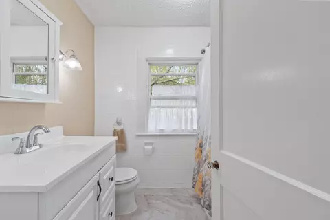 Bath - 71 Linden St, Exeter, NH 03833 photo 1 of 1