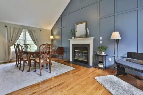 713 Raymond Rd, Chester, NH 03036