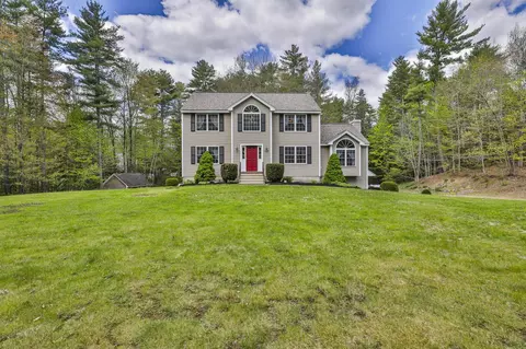 713 Raymond Rd, Chester, NH 03036