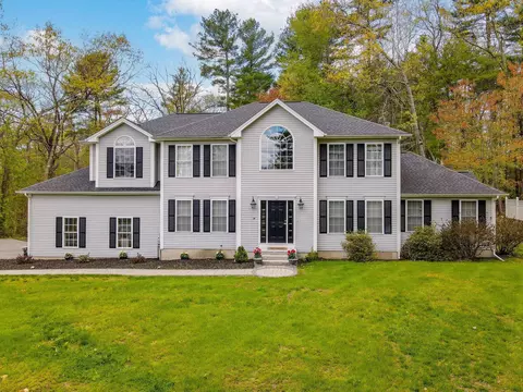 14 Cheshire Ct, Londonderry, NH 03053