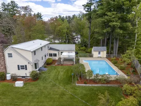 5 Courtland Dr, Merrimack, NH 03054