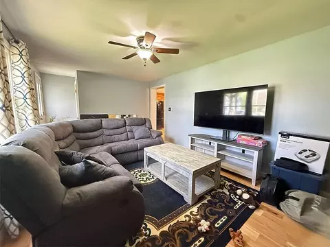 Living - 387 Main St, Castleton, VT 05735 photo 4 of 4