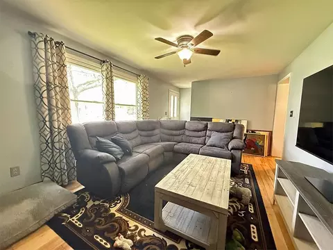 Living - 387 Main St, Castleton, VT 05735 photo 3 of 4