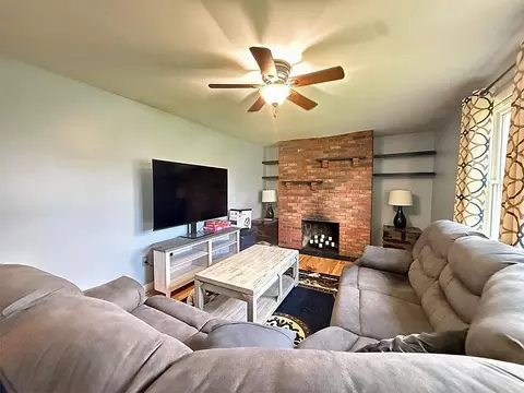 Living - 387 Main St, Castleton, VT 05735 photo 2 of 4