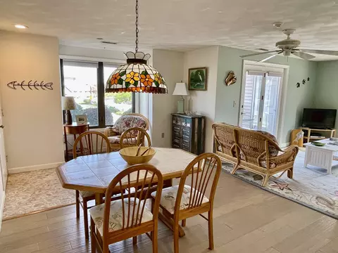 Dining - 975 Ocean Blvd UNIT 1, Hampton, NH 03842 photo 1 of 3