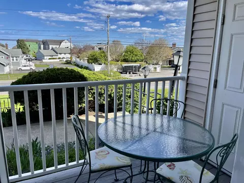 Exterior - 975 Ocean Blvd UNIT 1, Hampton, NH 03842 photo 1 of 3