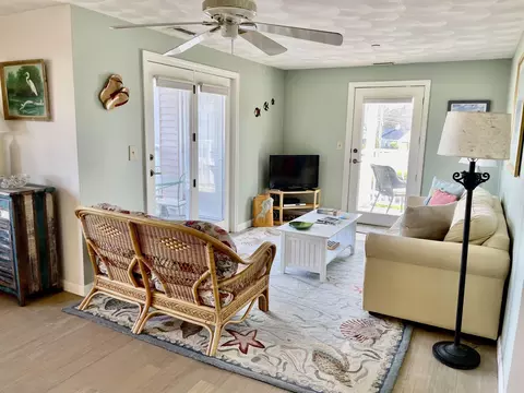Living - 975 Ocean Blvd UNIT 1, Hampton, NH 03842 photo 3 of 3