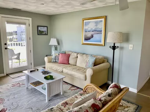Living - 975 Ocean Blvd UNIT 1, Hampton, NH 03842 photo 1 of 3