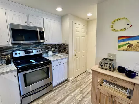 Kitchen - 975 Ocean Blvd UNIT 1, Hampton, NH 03842 photo 2 of 5