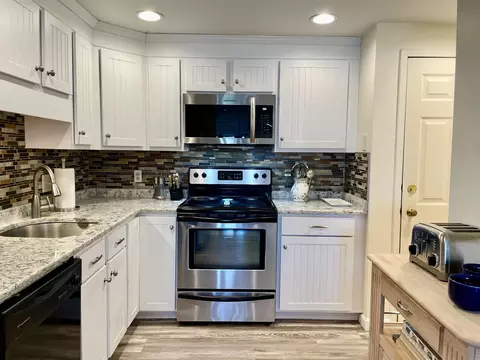 Kitchen - 975 Ocean Blvd UNIT 1, Hampton, NH 03842 photo 1 of 5