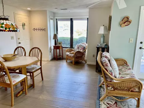Dining - 975 Ocean Blvd UNIT 1, Hampton, NH 03842 photo 2 of 3