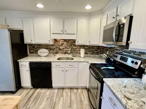 Kitchen - 975 Ocean Blvd UNIT 1, Hampton, NH 03842 photo 3 of 5