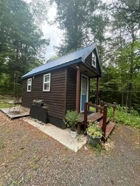 1 N Ridge Rd, Rockingham, VT 05101