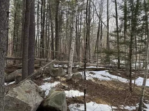 82 Amherst Rd, Merrimack, NH 03054