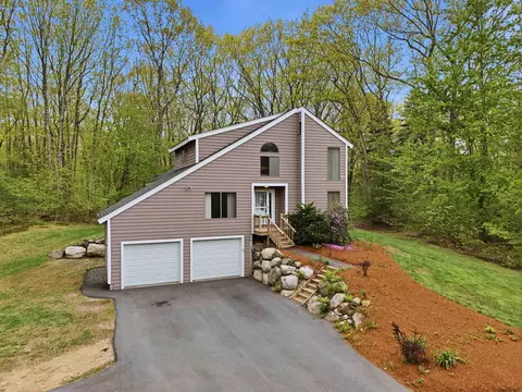 35 Pilgrim Cir, Hampstead, NH 03826