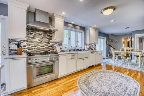 Kitchen - 19 Bonnies Way, Hampstead, NH 03841 photo 2 of 9