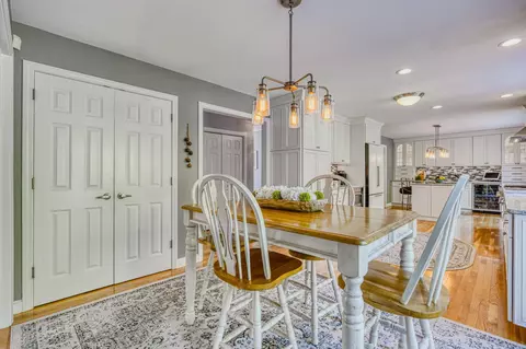 Dining - 19 Bonnies Way, Hampstead, NH 03841 photo 1 of 6