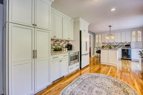 Kitchen - 19 Bonnies Way, Hampstead, NH 03841 photo 1 of 9