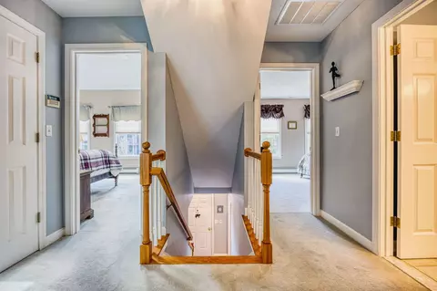Entry Way - 19 Bonnies Way, Hampstead, NH 03841 photo 3 of 3