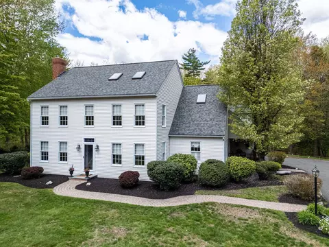 Exterior - 19 Bonnies Way, Hampstead, NH 03841 photo 2 of 8