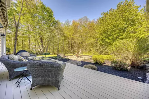 Exterior - 19 Bonnies Way, Hampstead, NH 03841 photo 6 of 8