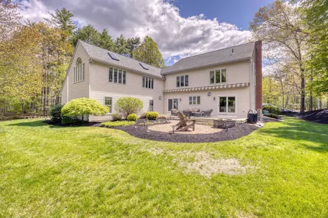 Exterior - 19 Bonnies Way, Hampstead, NH 03841 photo 4 of 8