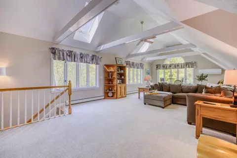 Living - 19 Bonnies Way, Hampstead, NH 03841 photo 3 of 5