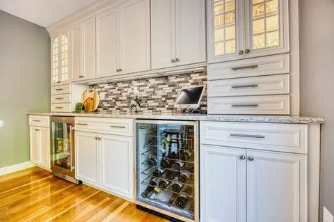 Kitchen - 19 Bonnies Way, Hampstead, NH 03841 photo 5 of 9