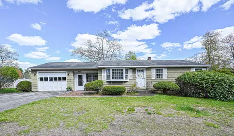58 Sherwood Dr, Hooksett, NH 03106