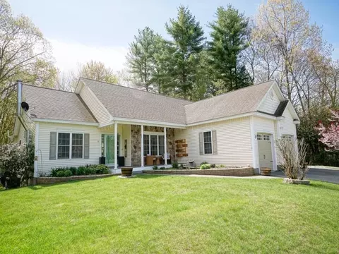 15 Goldfinch Dr, Pelham, NH 03076