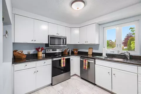 Kitchen - 76 Seabury #76, Hampton, NH 03842 photo 1 of 2