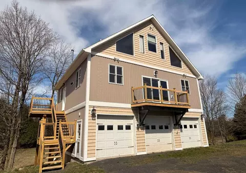 53 Hidden Dr, Alburgh, VT 05440