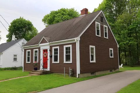 23 Dearborn Ave, Hampton, NH 03842