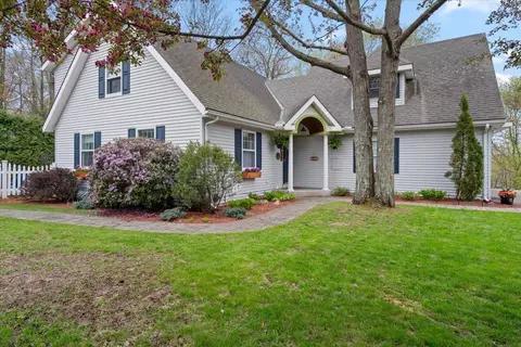 5 Mason Dr, Essex Junction, VT 05452