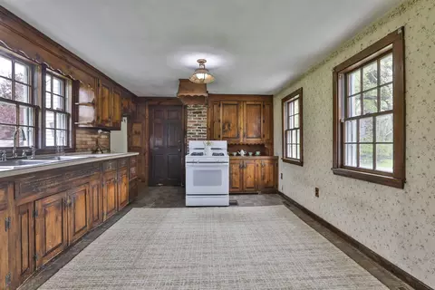 Kitchen - 1 Featherbed Ln, Derry, NH 03038 photo 3 of 3