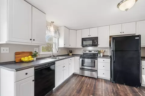 Kitchen - 1 Matthew Dr #L, Derry, NH 03038 photo 2 of 3