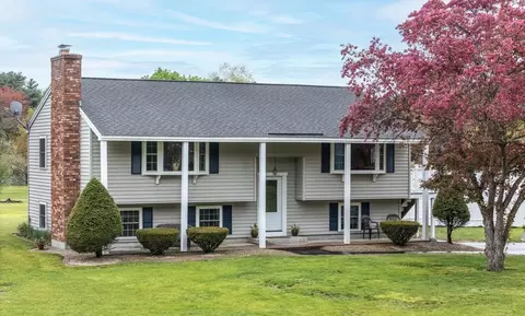 6 Kemo Cir, Litchfield, NH 03052