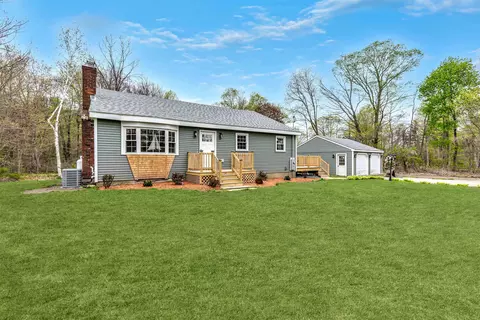 11 Merrimac Rd, Newton, NH 03858