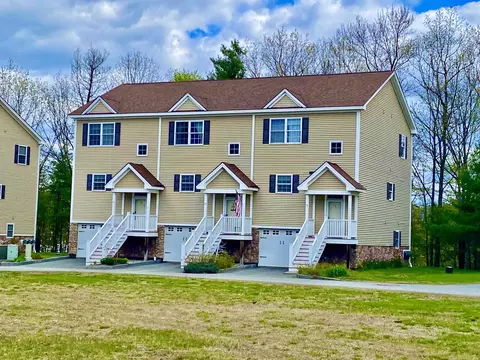 58 Winston Dr #B, Hartford, VT 05088